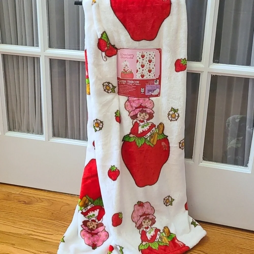 Strawberry Shortcake Plush Blanket 🍓